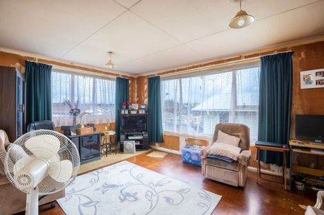 Photo of property in 32 Endeavour Street, Marfell, New Plymouth, 4310