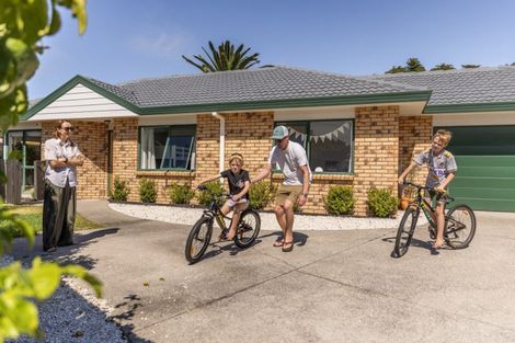 Photo of property in 15 Romana Crescent, Papamoa Beach, Papamoa, 3118