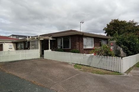 Photo of property in 1/11 Ciprian Place, Henderson, Auckland, 0612
