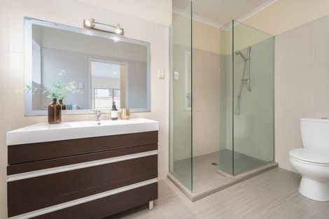 Photo of property in 16h Lincoln Road, Henderson, Auckland, 0610
