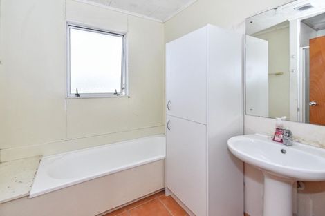 Photo of property in 13 Funnell Place, Manurewa, Auckland, 2102