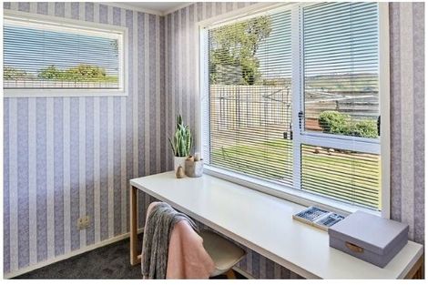 Photo of property in 5 Ruskin Road, Newlands, Wellington, 6037