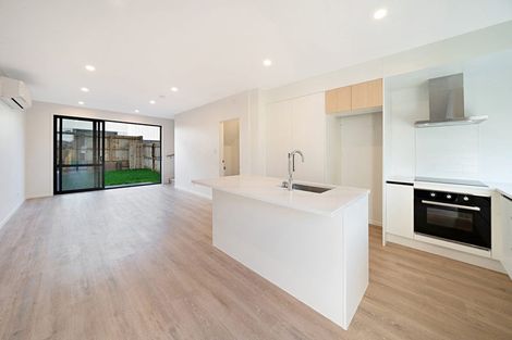 Photo of property in 15 Clay Works Lane, New Lynn, 0600