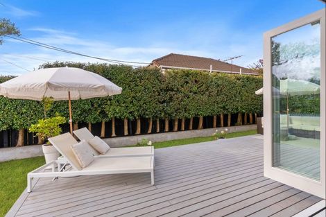Photo of property in 6 Belle Vue Avenue, Northcote Point, Auckland, 0627