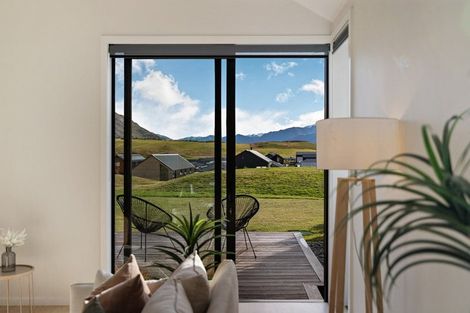 Photo of property in 12 Fife Court, Jacks Point, Queenstown, 9371
