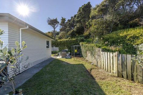 Photo of property in 15 Simons Street, Moturoa, New Plymouth, 4310