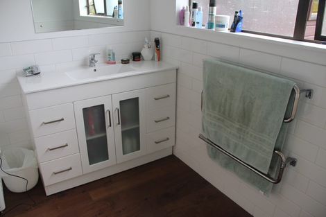 Photo of property in 32 Burbank Crescent, Churton Park, Wellington, 6037