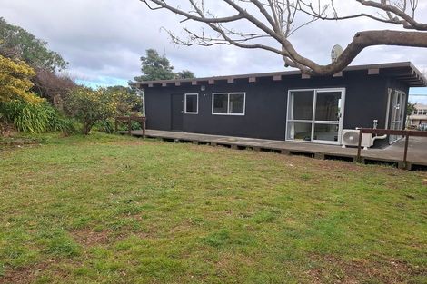 Photo of property in 6 Mahoe Street, Otaki Beach, Otaki, 5512