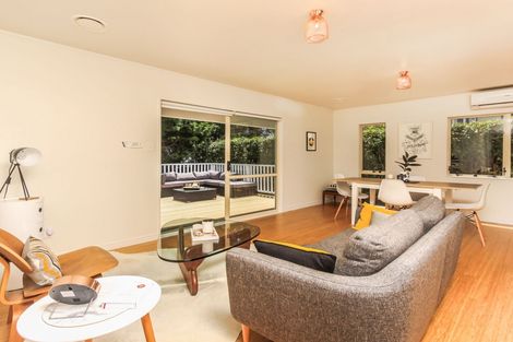 Photo of property in 17a Highland Avenue, Titirangi, Auckland, 0604