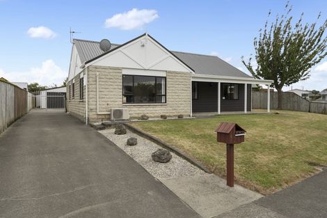 Photo of property in 69 Hillcrest Drive, Kelvin Grove, Palmerston North, 4414