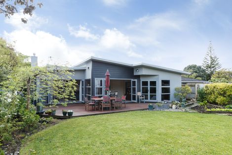 Photo of property in 19 Karina Terrace, Roslyn, Palmerston North, 4414