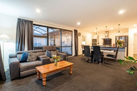 Photo of property in 5 Waitaria Terrace, Aotea, Porirua, 5024