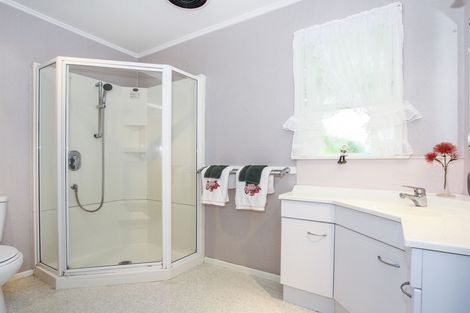 Photo of property in 10 Crompton Road, Massey, Auckland, 0614