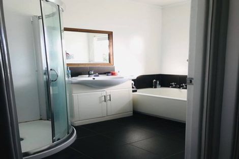 Photo of property in 33 Paparoa Road, Cockle Bay, Auckland, 2014
