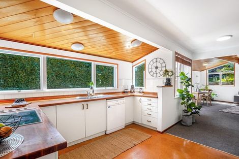 Photo of property in 57 Rimutaka Place, Titirangi, Auckland, 0604