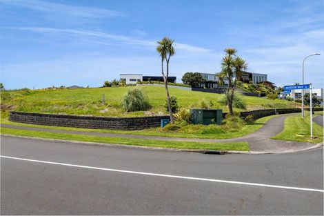 Photo of property in 2 Vardon Way, Waiwhakaiho, New Plymouth, 4312