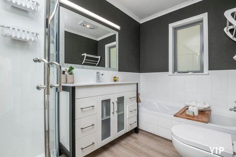 Photo of property in 5 Hallewell Crescent, Johnsonville, Wellington, 6037