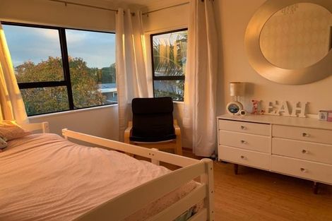 Photo of property in 2/2a Sunnynook Road, Sunnynook, Auckland, 0620