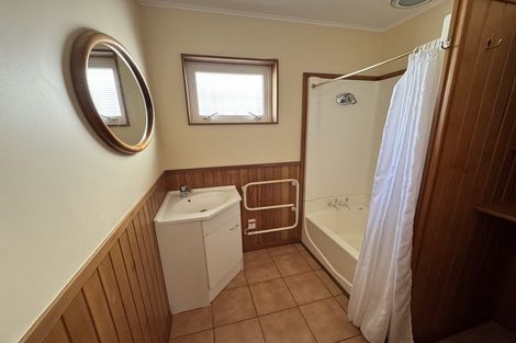 Photo of property in 190 Breaker Bay Road, Breaker Bay, Wellington, 6022