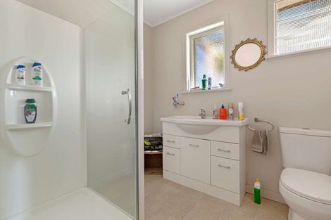 Photo of property in 9 Tiki Street, New Lynn, Auckland, 0600