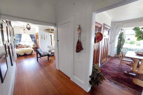 Photo of property in 20 Mcfarlane Street, Oakura, 4314