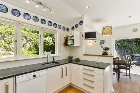 Photo of property in 17 Torwood Road, Khandallah, Wellington, 6035