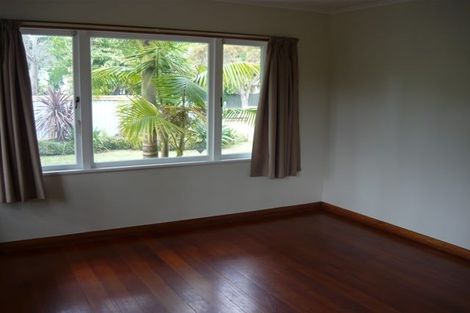 Photo of property in 1/30 Hillcrest Avenue, Hillcrest, Auckland, 0627