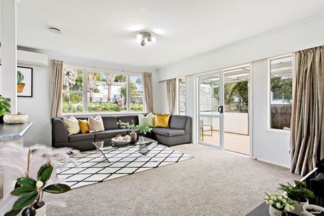 Photo of property in 51 Lauderdale Road, Birkdale, Auckland, 0626