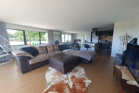 Photo of property in 1 Mataki Way, Glen Eden, Auckland, 0602