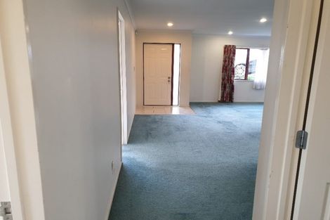 Photo of property in 8 Shah Place, Glen Eden, Auckland, 0602