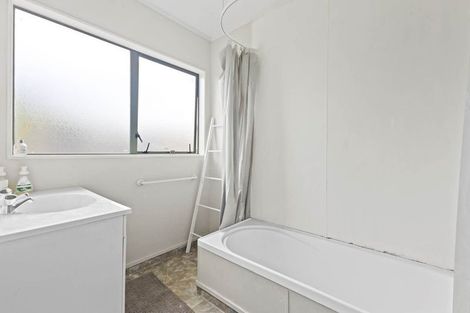 Photo of property in 7a Ngatira Place, Clendon Park, Auckland, 2103