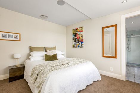 Photo of property in 334 Oriental Parade, Oriental Bay, Wellington, 6011