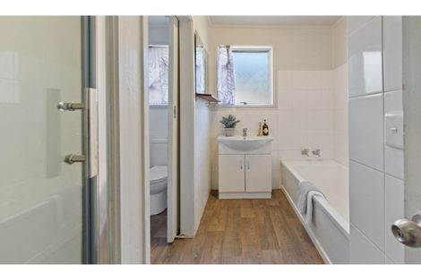 Photo of property in 28 Burbank Avenue, Manurewa, Auckland, 2102