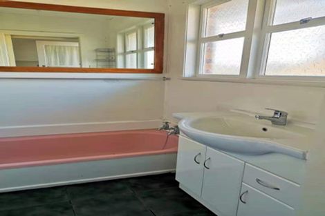 Photo of property in 2/39 Dale Crescent, Pakuranga, Auckland, 2010
