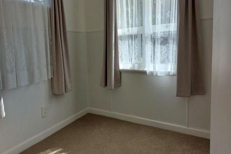 Photo of property in 72 Tiroroa Avenue, Te Atatu South, Auckland, 0610