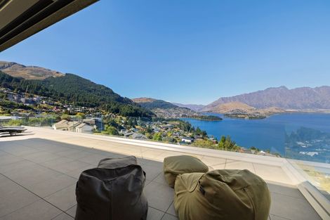 Photo of property in 6 Lordens Place, Fernhill, Queenstown, 9300