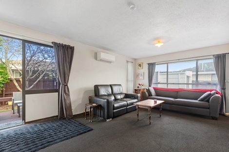 Photo of property in 2/28 Prestons Road, Redwood, Christchurch, 8051