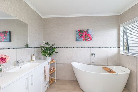 Photo of property in 23 Saint Laurent Way, Ohau, Levin, 5570