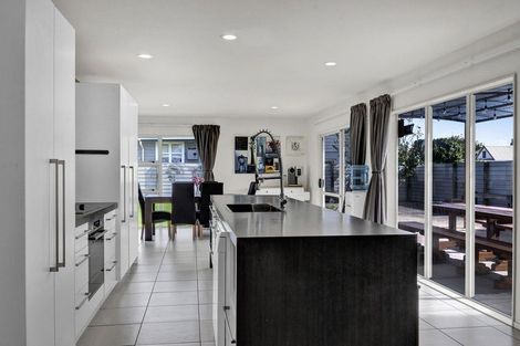 Photo of property in 51b Dixon Avenue, Hawera, 4610