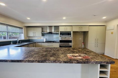 Photo of property in 22 Segedin Place, Glenfield, Auckland, 0629