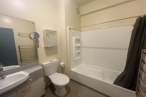 Photo of property in 17 Kent Terrace - Kent Apartments, 3e/16 Kent Terrace, Mount Victoria, Wellington, 6011