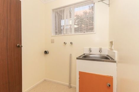 Photo of property in 1 Guernsey Place, Fitzherbert, Palmerston North, 4410