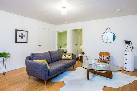 Photo of property in 17a Highland Avenue, Titirangi, Auckland, 0604