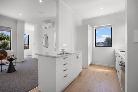 Photo of property in 8/5 Peachgrove Road, Te Atatu Peninsula, Auckland, 0610