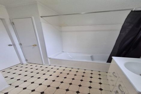 Photo of property in 6a Blacklock Avenue, Henderson, Auckland, 0612