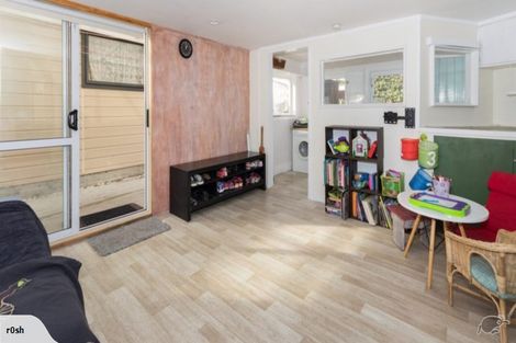 Photo of property in 2/10 Liverpool Street, Papakura, 2110