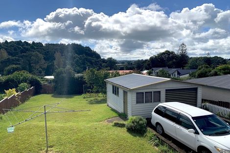 Photo of property in 16 Huruhuru Road, Massey, Auckland, 0614