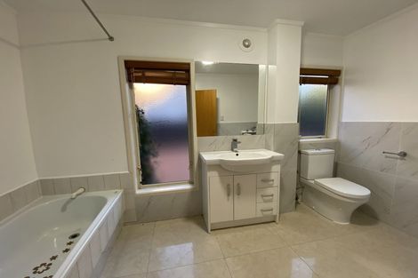 Photo of property in 8 Sanctuary Point, Sunnyhills, Auckland, 2010