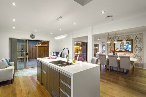 Photo of property in 12 English Oak Drive, Schnapper Rock, Auckland, 0632
