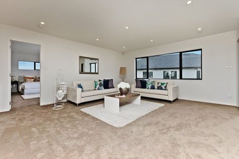 Photo of property in 18 Spyglass Street, Red Beach, 0932